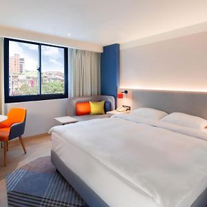 Standard Queen Room City View